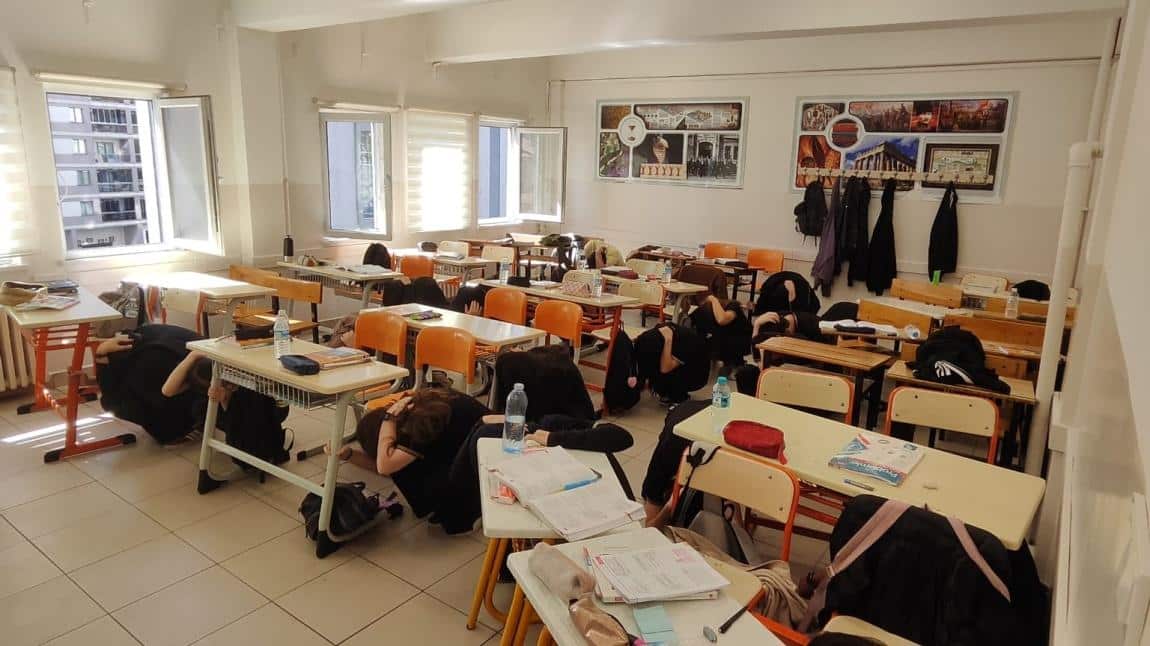 Okulumuzda Deprem Tatbikatı